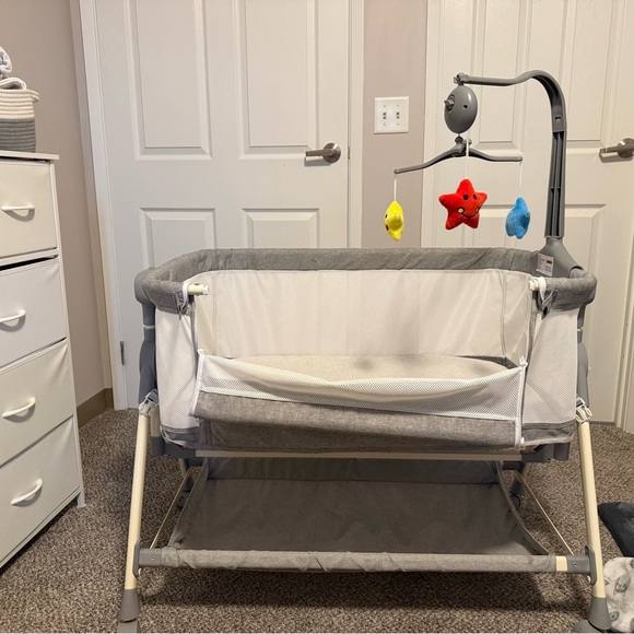 Convertible Rocking Bassinet in Light Gray - Picture 3 of 3